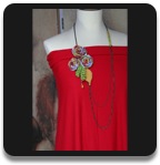 Kette, traumhaft sch&ouml;ne H&auml;kelbl&uuml;ten und Strickbl&auml;tter 